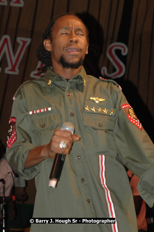 Jah Cure - Western Consciousness in Paradise "The Celebration Of Good Over Evil" @ Paradise Park, Paradise, Savanna-La-Mar - Saturday, April 25, 2009 - Photographs by Net2Market.com - Barry J. Hough Sr. Photojournalist/Photograper - Photographs taken with a Nikon D300 - Negril Travel Guide, Negril Jamaica WI - http://www.negriltravelguide.com - info@negriltravelguide.com...!