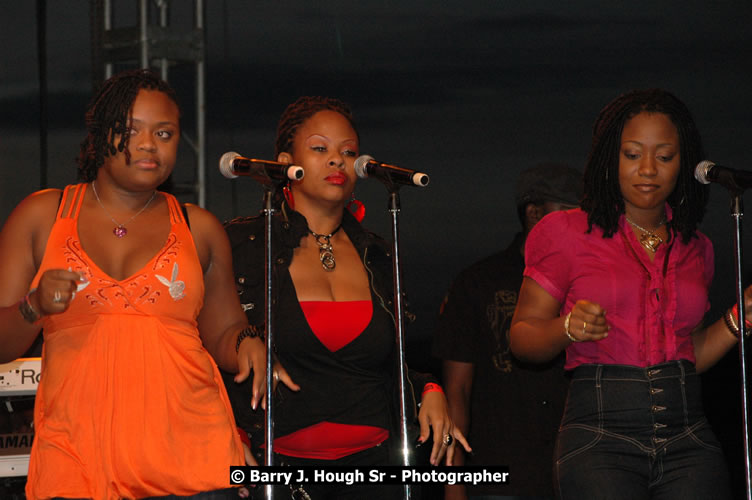 Jah Cure - Western Consciousness in Paradise "The Celebration Of Good Over Evil" @ Paradise Park, Paradise, Savanna-La-Mar - Saturday, April 25, 2009 - Photographs by Net2Market.com - Barry J. Hough Sr. Photojournalist/Photograper - Photographs taken with a Nikon D300 - Negril Travel Guide, Negril Jamaica WI - http://www.negriltravelguide.com - info@negriltravelguide.com...!