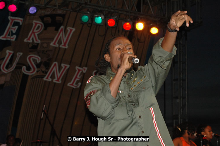 Jah Cure - Western Consciousness in Paradise "The Celebration Of Good Over Evil" @ Paradise Park, Paradise, Savanna-La-Mar - Saturday, April 25, 2009 - Photographs by Net2Market.com - Barry J. Hough Sr. Photojournalist/Photograper - Photographs taken with a Nikon D300 - Negril Travel Guide, Negril Jamaica WI - http://www.negriltravelguide.com - info@negriltravelguide.com...!