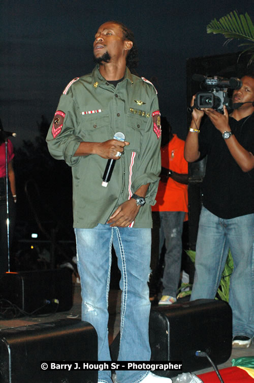 Jah Cure - Western Consciousness in Paradise "The Celebration Of Good Over Evil" @ Paradise Park, Paradise, Savanna-La-Mar - Saturday, April 25, 2009 - Photographs by Net2Market.com - Barry J. Hough Sr. Photojournalist/Photograper - Photographs taken with a Nikon D300 - Negril Travel Guide, Negril Jamaica WI - http://www.negriltravelguide.com - info@negriltravelguide.com...!