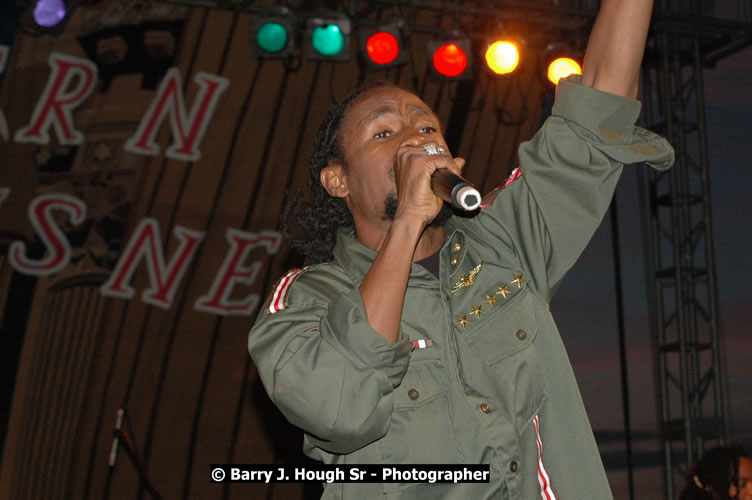 Jah Cure - Western Consciousness in Paradise "The Celebration Of Good Over Evil" @ Paradise Park, Paradise, Savanna-La-Mar - Saturday, April 25, 2009 - Photographs by Net2Market.com - Barry J. Hough Sr. Photojournalist/Photograper - Photographs taken with a Nikon D300 - Negril Travel Guide, Negril Jamaica WI - http://www.negriltravelguide.com - info@negriltravelguide.com...!