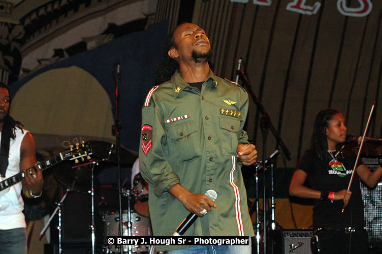 Jah Cure - Western Consciousness in Paradise "The Celebration Of Good Over Evil" @ Paradise Park, Paradise, Savanna-La-Mar - Saturday, April 25, 2009 - Photographs by Net2Market.com - Barry J. Hough Sr. Photojournalist/Photograper - Photographs taken with a Nikon D300 - Negril Travel Guide, Negril Jamaica WI - http://www.negriltravelguide.com - info@negriltravelguide.com...!