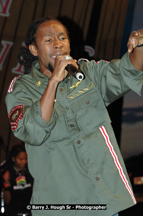Jah Cure - Western Consciousness in Paradise "The Celebration Of Good Over Evil" @ Paradise Park, Paradise, Savanna-La-Mar - Saturday, April 25, 2009 - Photographs by Net2Market.com - Barry J. Hough Sr. Photojournalist/Photograper - Photographs taken with a Nikon D300 - Negril Travel Guide, Negril Jamaica WI - http://www.negriltravelguide.com - info@negriltravelguide.com...!