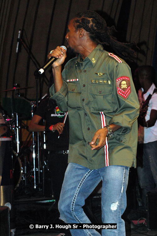 Jah Cure - Western Consciousness in Paradise "The Celebration Of Good Over Evil" @ Paradise Park, Paradise, Savanna-La-Mar - Saturday, April 25, 2009 - Photographs by Net2Market.com - Barry J. Hough Sr. Photojournalist/Photograper - Photographs taken with a Nikon D300 - Negril Travel Guide, Negril Jamaica WI - http://www.negriltravelguide.com - info@negriltravelguide.com...!
