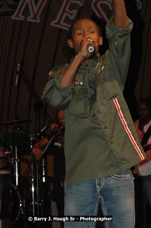Jah Cure - Western Consciousness in Paradise "The Celebration Of Good Over Evil" @ Paradise Park, Paradise, Savanna-La-Mar - Saturday, April 25, 2009 - Photographs by Net2Market.com - Barry J. Hough Sr. Photojournalist/Photograper - Photographs taken with a Nikon D300 - Negril Travel Guide, Negril Jamaica WI - http://www.negriltravelguide.com - info@negriltravelguide.com...!