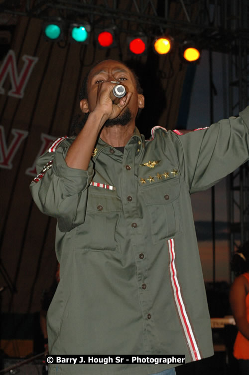 Jah Cure - Western Consciousness in Paradise "The Celebration Of Good Over Evil" @ Paradise Park, Paradise, Savanna-La-Mar - Saturday, April 25, 2009 - Photographs by Net2Market.com - Barry J. Hough Sr. Photojournalist/Photograper - Photographs taken with a Nikon D300 - Negril Travel Guide, Negril Jamaica WI - http://www.negriltravelguide.com - info@negriltravelguide.com...!