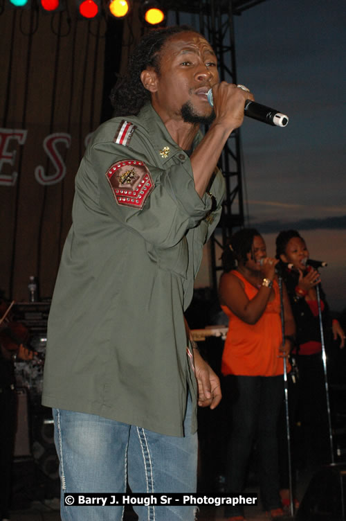 Jah Cure - Western Consciousness in Paradise "The Celebration Of Good Over Evil" @ Paradise Park, Paradise, Savanna-La-Mar - Saturday, April 25, 2009 - Photographs by Net2Market.com - Barry J. Hough Sr. Photojournalist/Photograper - Photographs taken with a Nikon D300 - Negril Travel Guide, Negril Jamaica WI - http://www.negriltravelguide.com - info@negriltravelguide.com...!