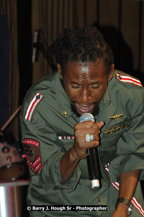 Jah Cure - Western Consciousness in Paradise "The Celebration Of Good Over Evil" @ Paradise Park, Paradise, Savanna-La-Mar - Saturday, April 25, 2009 - Photographs by Net2Market.com - Barry J. Hough Sr. Photojournalist/Photograper - Photographs taken with a Nikon D300 - Negril Travel Guide, Negril Jamaica WI - http://www.negriltravelguide.com - info@negriltravelguide.com...!