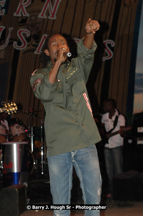 Jah Cure - Western Consciousness in Paradise "The Celebration Of Good Over Evil" @ Paradise Park, Paradise, Savanna-La-Mar - Saturday, April 25, 2009 - Photographs by Net2Market.com - Barry J. Hough Sr. Photojournalist/Photograper - Photographs taken with a Nikon D300 - Negril Travel Guide, Negril Jamaica WI - http://www.negriltravelguide.com - info@negriltravelguide.com...!