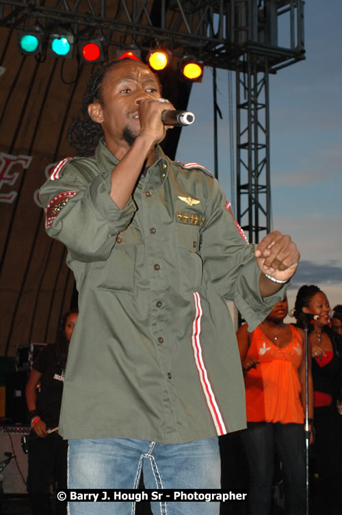 Jah Cure - Western Consciousness in Paradise "The Celebration Of Good Over Evil" @ Paradise Park, Paradise, Savanna-La-Mar - Saturday, April 25, 2009 - Photographs by Net2Market.com - Barry J. Hough Sr. Photojournalist/Photograper - Photographs taken with a Nikon D300 - Negril Travel Guide, Negril Jamaica WI - http://www.negriltravelguide.com - info@negriltravelguide.com...!