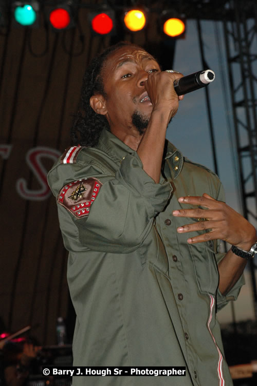Jah Cure - Western Consciousness in Paradise "The Celebration Of Good Over Evil" @ Paradise Park, Paradise, Savanna-La-Mar - Saturday, April 25, 2009 - Photographs by Net2Market.com - Barry J. Hough Sr. Photojournalist/Photograper - Photographs taken with a Nikon D300 - Negril Travel Guide, Negril Jamaica WI - http://www.negriltravelguide.com - info@negriltravelguide.com...!