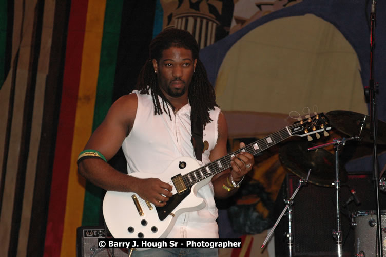 Jah Cure - Western Consciousness in Paradise "The Celebration Of Good Over Evil" @ Paradise Park, Paradise, Savanna-La-Mar - Saturday, April 25, 2009 - Photographs by Net2Market.com - Barry J. Hough Sr. Photojournalist/Photograper - Photographs taken with a Nikon D300 - Negril Travel Guide, Negril Jamaica WI - http://www.negriltravelguide.com - info@negriltravelguide.com...!