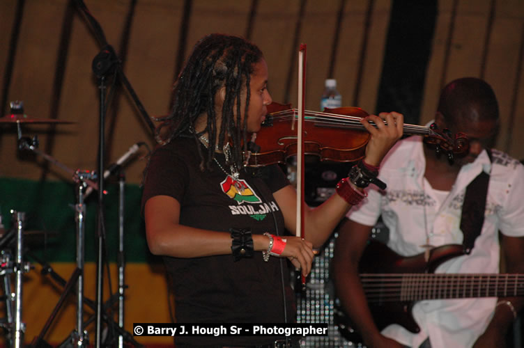 Jah Cure - Western Consciousness in Paradise "The Celebration Of Good Over Evil" @ Paradise Park, Paradise, Savanna-La-Mar - Saturday, April 25, 2009 - Photographs by Net2Market.com - Barry J. Hough Sr. Photojournalist/Photograper - Photographs taken with a Nikon D300 - Negril Travel Guide, Negril Jamaica WI - http://www.negriltravelguide.com - info@negriltravelguide.com...!