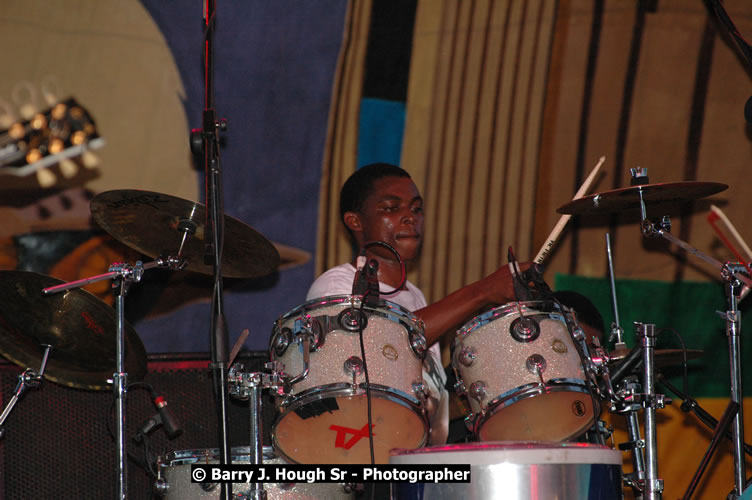 Jah Cure - Western Consciousness in Paradise "The Celebration Of Good Over Evil" @ Paradise Park, Paradise, Savanna-La-Mar - Saturday, April 25, 2009 - Photographs by Net2Market.com - Barry J. Hough Sr. Photojournalist/Photograper - Photographs taken with a Nikon D300 - Negril Travel Guide, Negril Jamaica WI - http://www.negriltravelguide.com - info@negriltravelguide.com...!