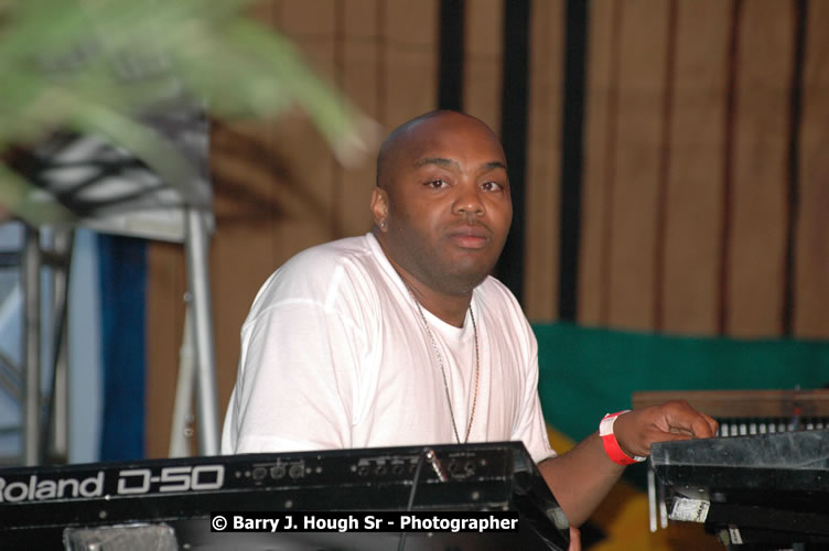 Jah Cure - Western Consciousness in Paradise "The Celebration Of Good Over Evil" @ Paradise Park, Paradise, Savanna-La-Mar - Saturday, April 25, 2009 - Photographs by Net2Market.com - Barry J. Hough Sr. Photojournalist/Photograper - Photographs taken with a Nikon D300 - Negril Travel Guide, Negril Jamaica WI - http://www.negriltravelguide.com - info@negriltravelguide.com...!