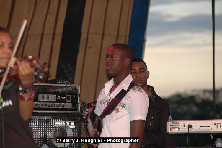 Jah Cure - Western Consciousness in Paradise "The Celebration Of Good Over Evil" @ Paradise Park, Paradise, Savanna-La-Mar - Saturday, April 25, 2009 - Photographs by Net2Market.com - Barry J. Hough Sr. Photojournalist/Photograper - Photographs taken with a Nikon D300 - Negril Travel Guide, Negril Jamaica WI - http://www.negriltravelguide.com - info@negriltravelguide.com...!