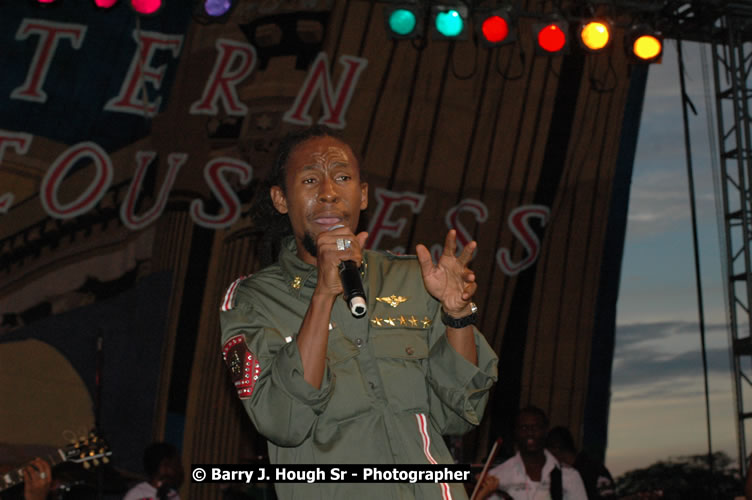 Jah Cure - Western Consciousness in Paradise "The Celebration Of Good Over Evil" @ Paradise Park, Paradise, Savanna-La-Mar - Saturday, April 25, 2009 - Photographs by Net2Market.com - Barry J. Hough Sr. Photojournalist/Photograper - Photographs taken with a Nikon D300 - Negril Travel Guide, Negril Jamaica WI - http://www.negriltravelguide.com - info@negriltravelguide.com...!