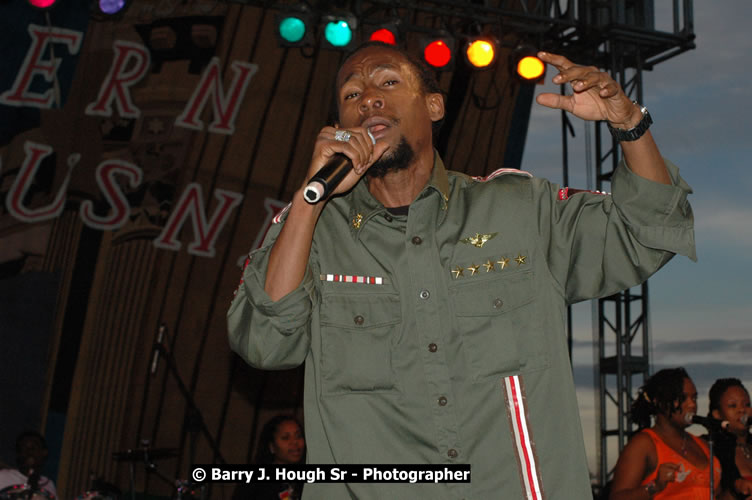 Jah Cure - Western Consciousness in Paradise "The Celebration Of Good Over Evil" @ Paradise Park, Paradise, Savanna-La-Mar - Saturday, April 25, 2009 - Photographs by Net2Market.com - Barry J. Hough Sr. Photojournalist/Photograper - Photographs taken with a Nikon D300 - Negril Travel Guide, Negril Jamaica WI - http://www.negriltravelguide.com - info@negriltravelguide.com...!