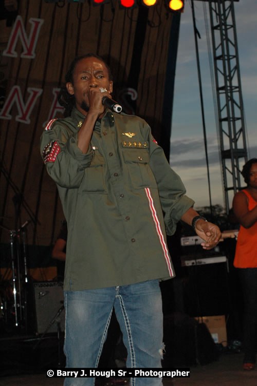 Jah Cure - Western Consciousness in Paradise "The Celebration Of Good Over Evil" @ Paradise Park, Paradise, Savanna-La-Mar - Saturday, April 25, 2009 - Photographs by Net2Market.com - Barry J. Hough Sr. Photojournalist/Photograper - Photographs taken with a Nikon D300 - Negril Travel Guide, Negril Jamaica WI - http://www.negriltravelguide.com - info@negriltravelguide.com...!