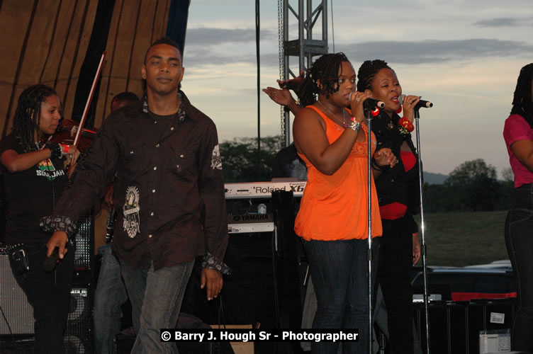 Jah Cure - Western Consciousness in Paradise "The Celebration Of Good Over Evil" @ Paradise Park, Paradise, Savanna-La-Mar - Saturday, April 25, 2009 - Photographs by Net2Market.com - Barry J. Hough Sr. Photojournalist/Photograper - Photographs taken with a Nikon D300 - Negril Travel Guide, Negril Jamaica WI - http://www.negriltravelguide.com - info@negriltravelguide.com...!