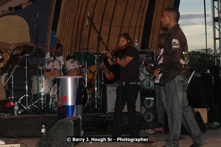 Jah Cure - Western Consciousness in Paradise "The Celebration Of Good Over Evil" @ Paradise Park, Paradise, Savanna-La-Mar - Saturday, April 25, 2009 - Photographs by Net2Market.com - Barry J. Hough Sr. Photojournalist/Photograper - Photographs taken with a Nikon D300 - Negril Travel Guide, Negril Jamaica WI - http://www.negriltravelguide.com - info@negriltravelguide.com...!