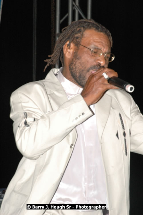 Leroy Gibbon - Western Consciousness in Paradise "The Celebration Of Good Over Evil" @ Paradise Park, Paradise, Savanna-La-Mar - Saturday, April 25, 2009 - Photographs by Net2Market.com - Barry J. Hough Sr. Photojournalist/Photograper - Photographs taken with a Nikon D300 - Negril Travel Guide, Negril Jamaica WI - http://www.negriltravelguide.com - info@negriltravelguide.com...!