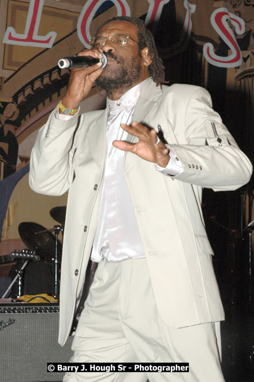 Leroy Gibbon - Western Consciousness in Paradise "The Celebration Of Good Over Evil" @ Paradise Park, Paradise, Savanna-La-Mar - Saturday, April 25, 2009 - Photographs by Net2Market.com - Barry J. Hough Sr. Photojournalist/Photograper - Photographs taken with a Nikon D300 - Negril Travel Guide, Negril Jamaica WI - http://www.negriltravelguide.com - info@negriltravelguide.com...!