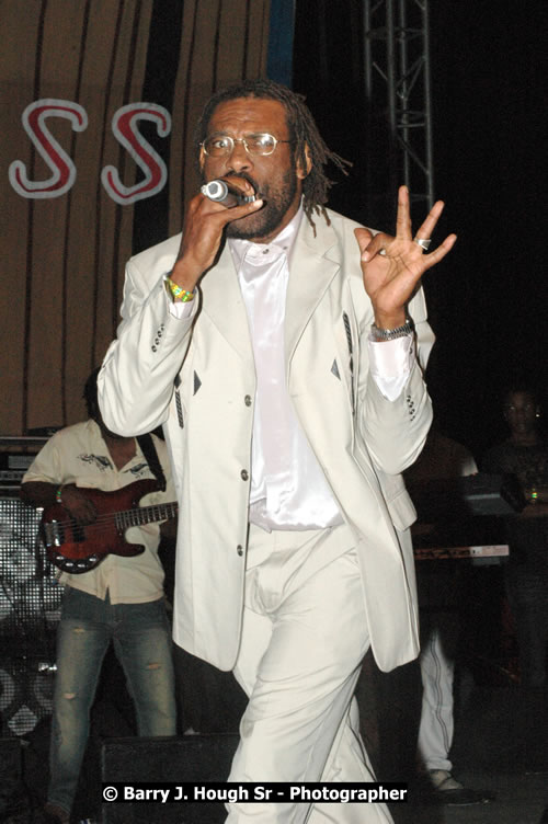 Leroy Gibbon - Western Consciousness in Paradise "The Celebration Of Good Over Evil" @ Paradise Park, Paradise, Savanna-La-Mar - Saturday, April 25, 2009 - Photographs by Net2Market.com - Barry J. Hough Sr. Photojournalist/Photograper - Photographs taken with a Nikon D300 - Negril Travel Guide, Negril Jamaica WI - http://www.negriltravelguide.com - info@negriltravelguide.com...!