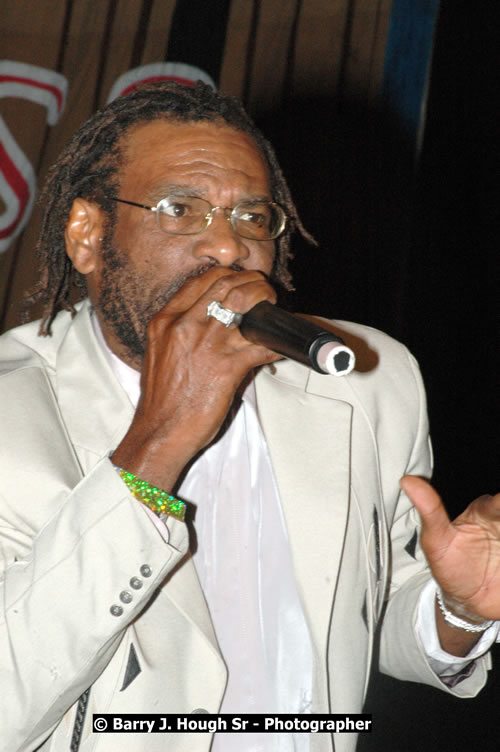 Leroy Gibbon - Western Consciousness in Paradise "The Celebration Of Good Over Evil" @ Paradise Park, Paradise, Savanna-La-Mar - Saturday, April 25, 2009 - Photographs by Net2Market.com - Barry J. Hough Sr. Photojournalist/Photograper - Photographs taken with a Nikon D300 - Negril Travel Guide, Negril Jamaica WI - http://www.negriltravelguide.com - info@negriltravelguide.com...!