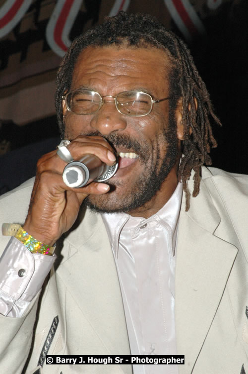 Leroy Gibbon - Western Consciousness in Paradise "The Celebration Of Good Over Evil" @ Paradise Park, Paradise, Savanna-La-Mar - Saturday, April 25, 2009 - Photographs by Net2Market.com - Barry J. Hough Sr. Photojournalist/Photograper - Photographs taken with a Nikon D300 - Negril Travel Guide, Negril Jamaica WI - http://www.negriltravelguide.com - info@negriltravelguide.com...!