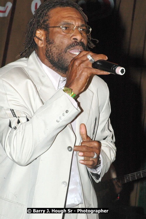 Leroy Gibbon - Western Consciousness in Paradise "The Celebration Of Good Over Evil" @ Paradise Park, Paradise, Savanna-La-Mar - Saturday, April 25, 2009 - Photographs by Net2Market.com - Barry J. Hough Sr. Photojournalist/Photograper - Photographs taken with a Nikon D300 - Negril Travel Guide, Negril Jamaica WI - http://www.negriltravelguide.com - info@negriltravelguide.com...!