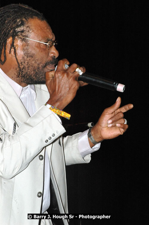 Leroy Gibbon - Western Consciousness in Paradise "The Celebration Of Good Over Evil" @ Paradise Park, Paradise, Savanna-La-Mar - Saturday, April 25, 2009 - Photographs by Net2Market.com - Barry J. Hough Sr. Photojournalist/Photograper - Photographs taken with a Nikon D300 - Negril Travel Guide, Negril Jamaica WI - http://www.negriltravelguide.com - info@negriltravelguide.com...!