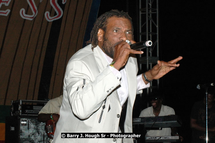 Leroy Gibbon - Western Consciousness in Paradise "The Celebration Of Good Over Evil" @ Paradise Park, Paradise, Savanna-La-Mar - Saturday, April 25, 2009 - Photographs by Net2Market.com - Barry J. Hough Sr. Photojournalist/Photograper - Photographs taken with a Nikon D300 - Negril Travel Guide, Negril Jamaica WI - http://www.negriltravelguide.com - info@negriltravelguide.com...!