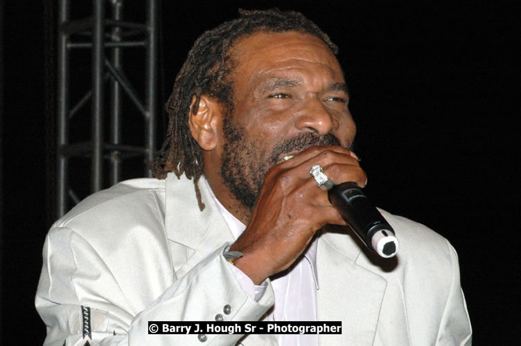 Leroy Gibbon - Western Consciousness in Paradise "The Celebration Of Good Over Evil" @ Paradise Park, Paradise, Savanna-La-Mar - Saturday, April 25, 2009 - Photographs by Net2Market.com - Barry J. Hough Sr. Photojournalist/Photograper - Photographs taken with a Nikon D300 - Negril Travel Guide, Negril Jamaica WI - http://www.negriltravelguide.com - info@negriltravelguide.com...!